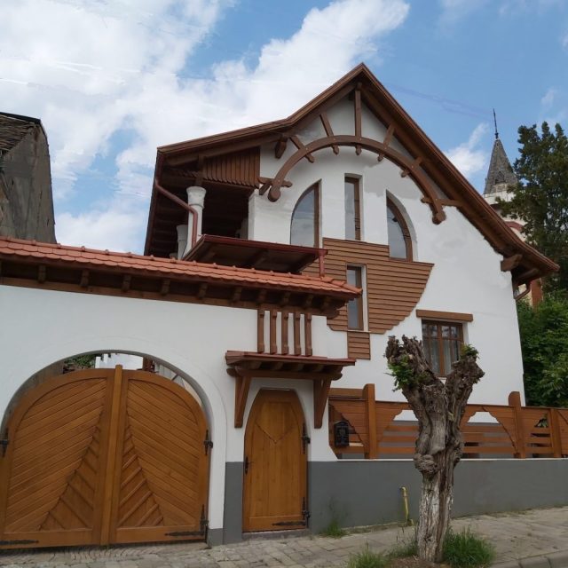 The street façade of the Bethlen House